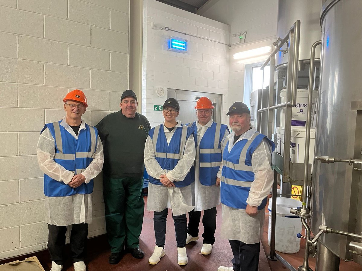 WestRidingLRR's tweet photo. 9 weeks to go until the #Westturns30
Here we have Fieldy’s friends brewing a beer for our 30th at Timothy Taylor's Brewery today!
#westriding #dewsbury #trainstationpub #celebrating30years #9weekstogo #cask #brewday #excited https://t.co/nvKBrzqM89