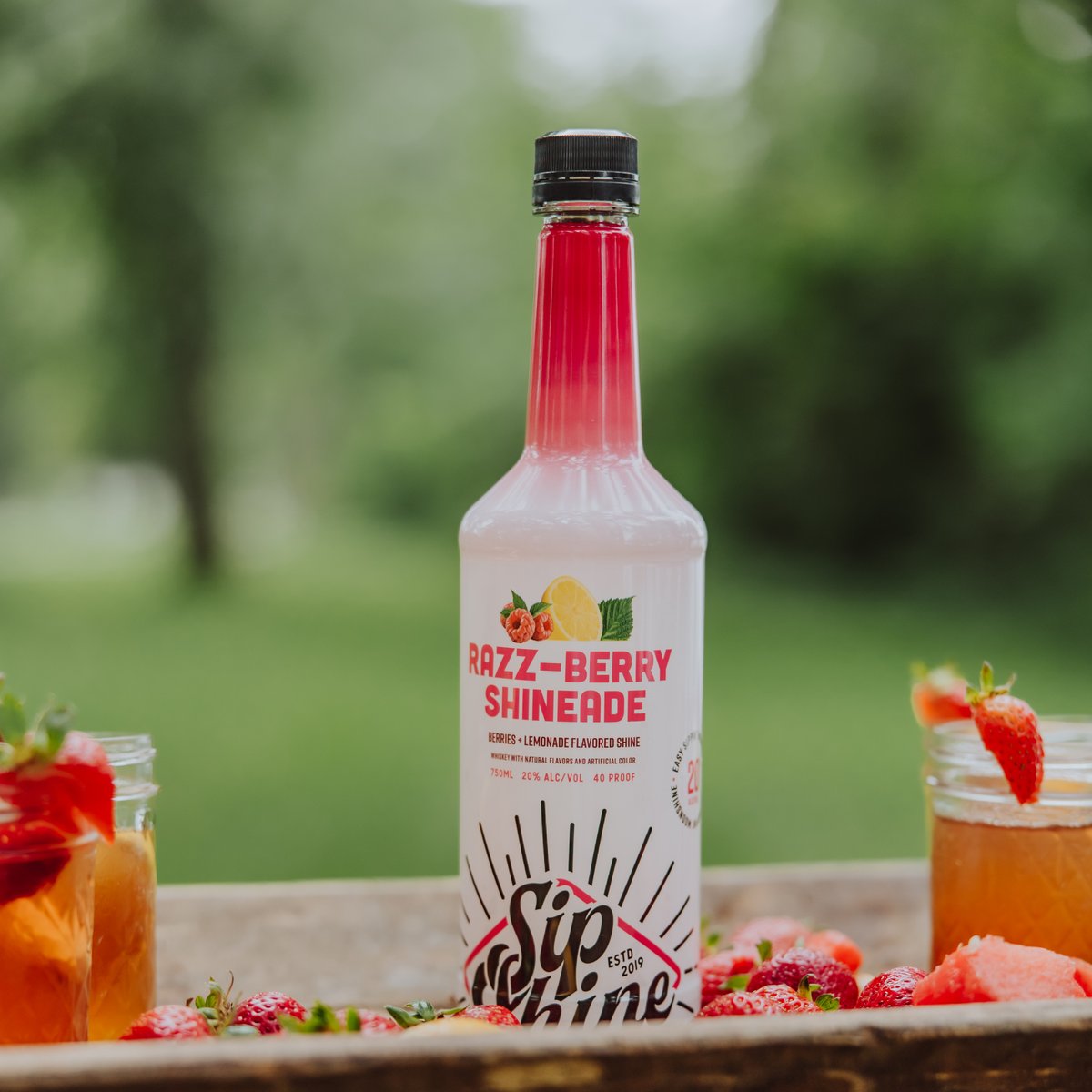 sip_shine's tweet photo. Sipping on some Razz-Berry Shineade ☀️🍓

#Moonshine #SipShine #GitchaASip #Cheers https://t.co/ZB2dsQZFKg
