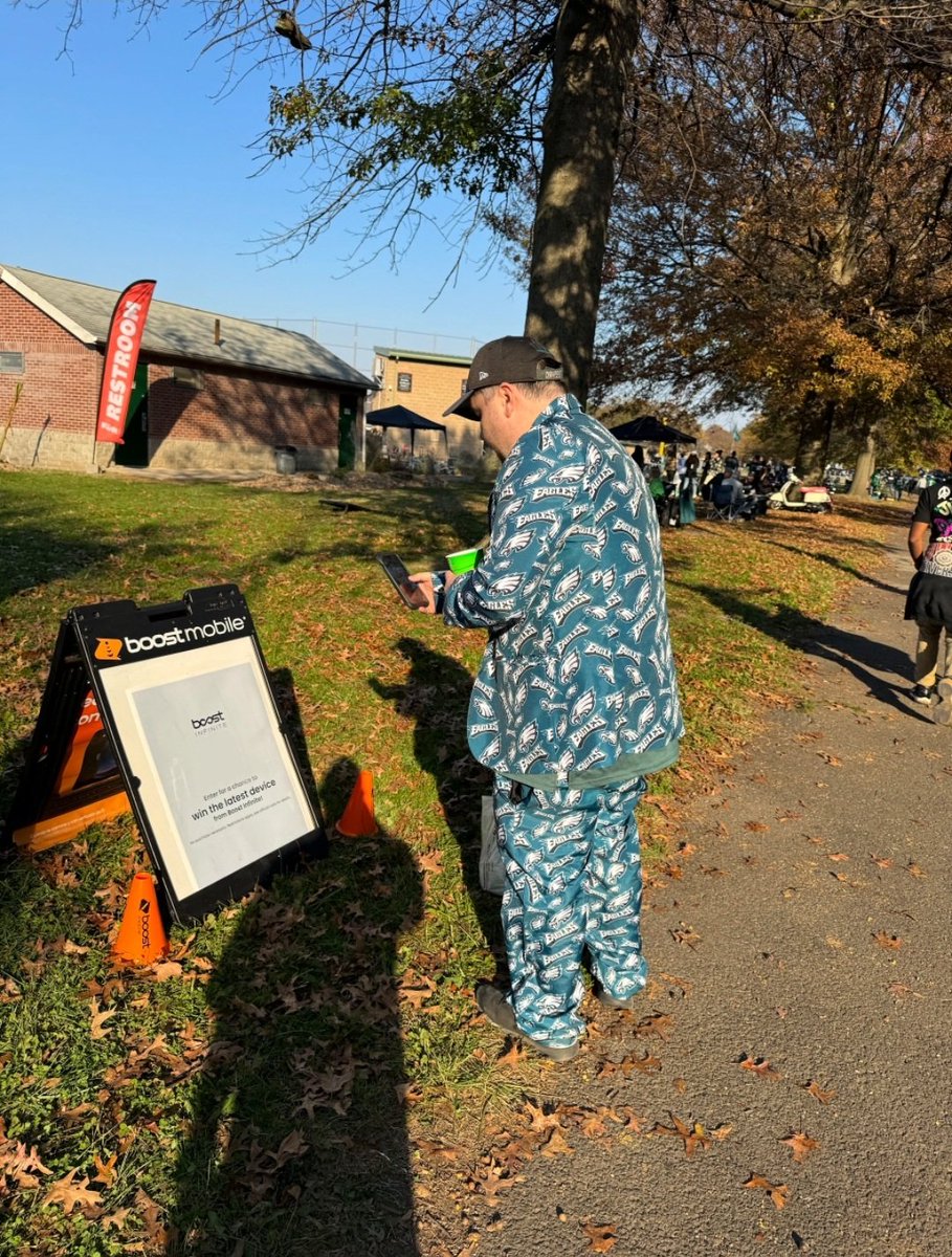 Yesterday! We were out with @Boost_Infinite and <a href="/boostmobile/">Boost Mobile</a> tailgating Eagles vs Cowboys and offering folks to win an iPhone 15 on us! It was a great time to connect with our city!
#boostyourtailgate
<a href="/itsallpossible6/">Shawn @ Boost</a> <a href="/seanlee9/">Sean Lee</a> <a href="/MrBoost/">Billy G</a>