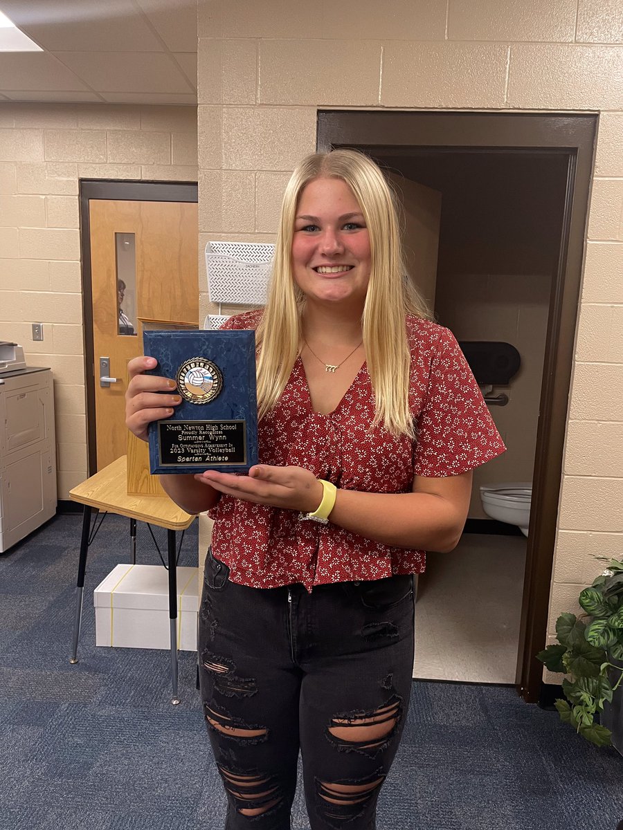 Summer_jean7's tweet photo. Volleyball is officially over :(
I am so grateful that I was voted by my fellow teammates the Spartan Athlete award. Also awarded a sportsmanship pin from a referee.
These past 4 years were a dream. #7 https://t.co/TvwpvWTZGv