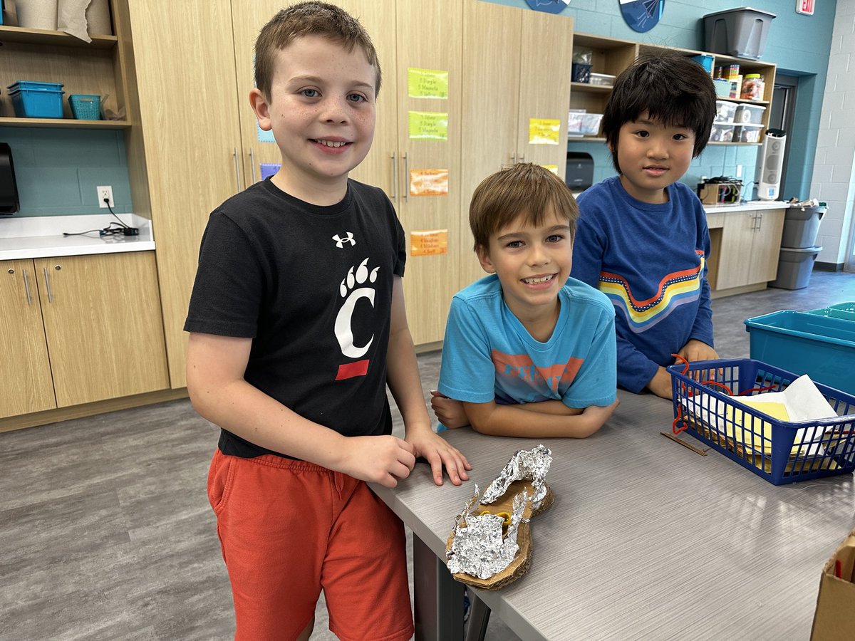 IHElementary's tweet photo. During iLab, students in 4Kr and 4J launched their shoe designs during the ‘shoe-case.’ Students shared their designs with classmates and received constructive feedback. #IHPromise #IHESiLab #IH_STEM @jackieobrien1 https://t.co/nt5x5WWU06