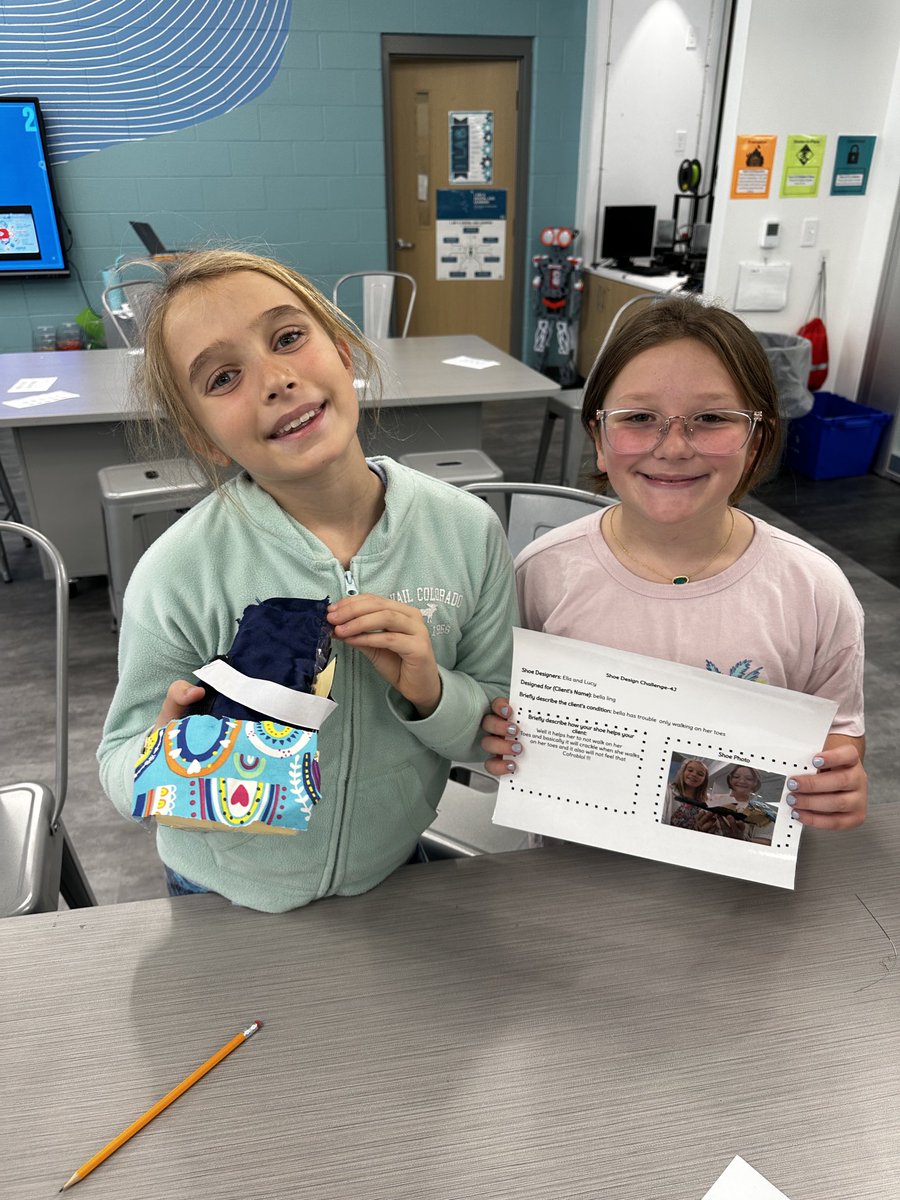 IHElementary's tweet photo. During iLab, students in 4Kr and 4J launched their shoe designs during the ‘shoe-case.’ Students shared their designs with classmates and received constructive feedback. #IHPromise #IHESiLab #IH_STEM @jackieobrien1 https://t.co/nt5x5WWU06