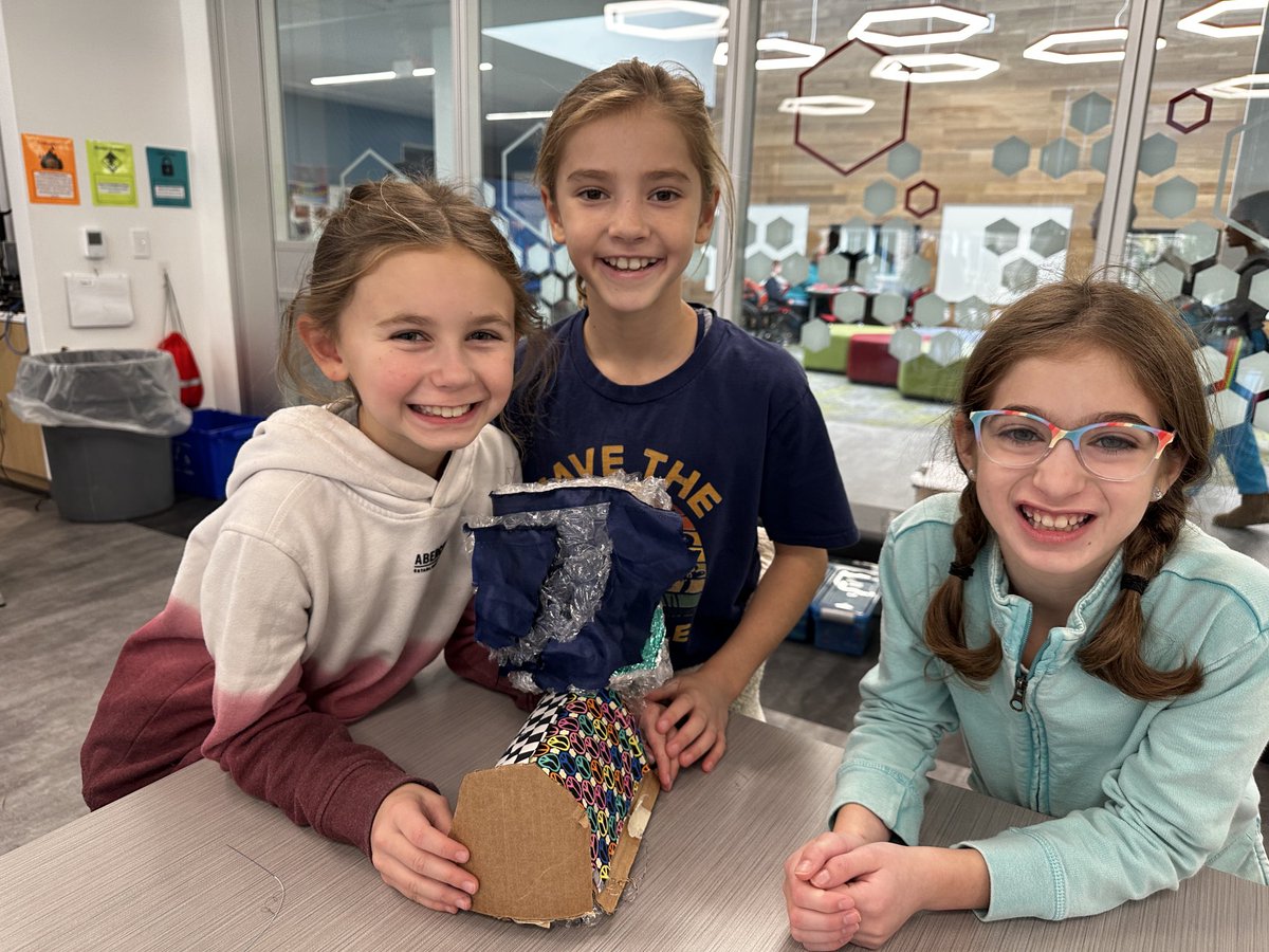 IHElementary's tweet photo. During iLab, students in 4Kr and 4J launched their shoe designs during the ‘shoe-case.’ Students shared their designs with classmates and received constructive feedback. #IHPromise #IHESiLab #IH_STEM @jackieobrien1 https://t.co/nt5x5WWU06
