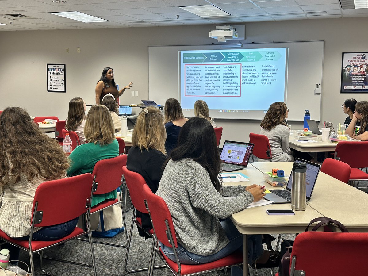mooretolearn's tweet photo. @MsDavis_Reads is leading our 1-2 teachers in all things reading response! How do YOU feel about crows? π¦ββ¬π¦ββ¬π¦ββ¬ #risdweareone #risdk2creates @PLinRISD @RLAinRISD https://t.co/7AFn6i34HQ