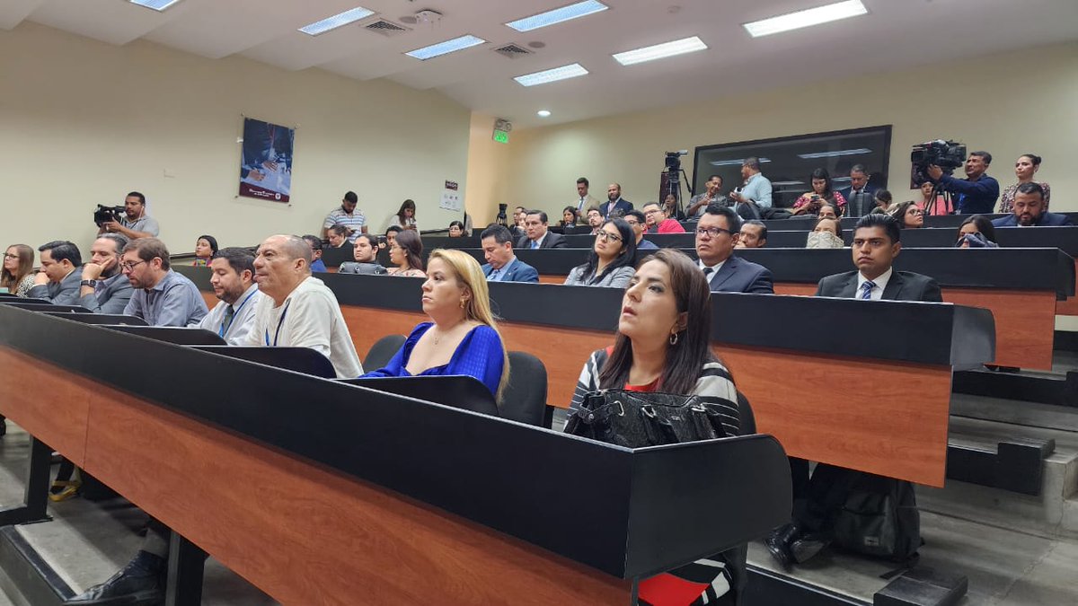 asielsalvador's tweet photo. #ASIInnovationWeek es más que un evento de #Innovación Es el movimiento que busca también inspirar la creatividad, impulsar la colaboración y estimular el espíritu innovador que permitirá a llevar a la industria salvadoreña a nuevos niveles de excelencia, @ciegokdr presidente ASI https://t.co/VqdZ12qEdT