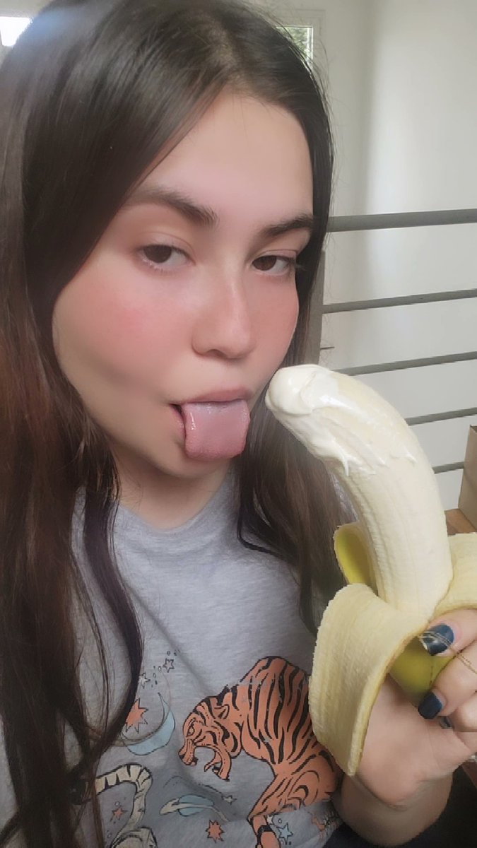 Flare9769's tweet photo. Al midnight i will choose 3 people at random from the people Who RT and i will send them a video 🔞 for FREE❤️‍🔥 https://t.co/2c5zZXYc8c