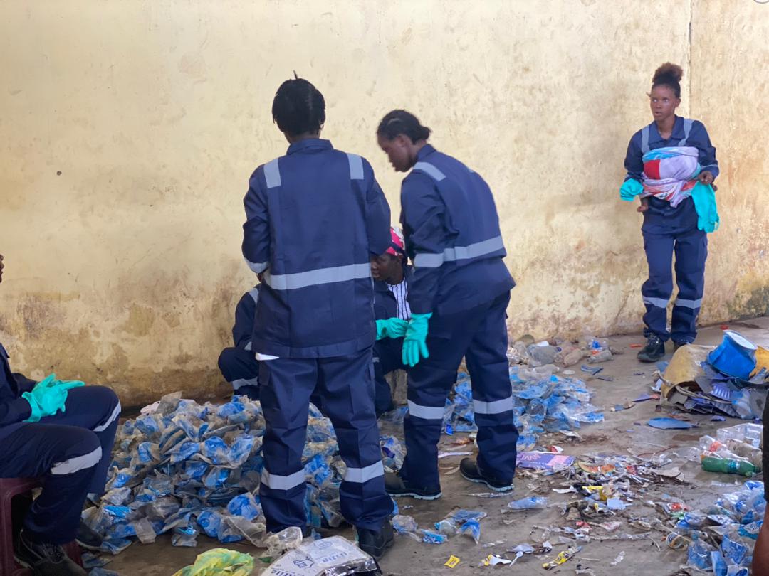 Jamilafondation's tweet photo. 🌟 @JamilaFoundation and sponsor @RioTinto are transforming lives at #SPI_TGC! Young girls are mastering plastic paving, creating opportunities in recycling, paving services, and sustainable materials. Be an industry pioneer!  #EmpowerTheFuture #europeanunion @UN_Enable https://t.co/81KwobFMP7