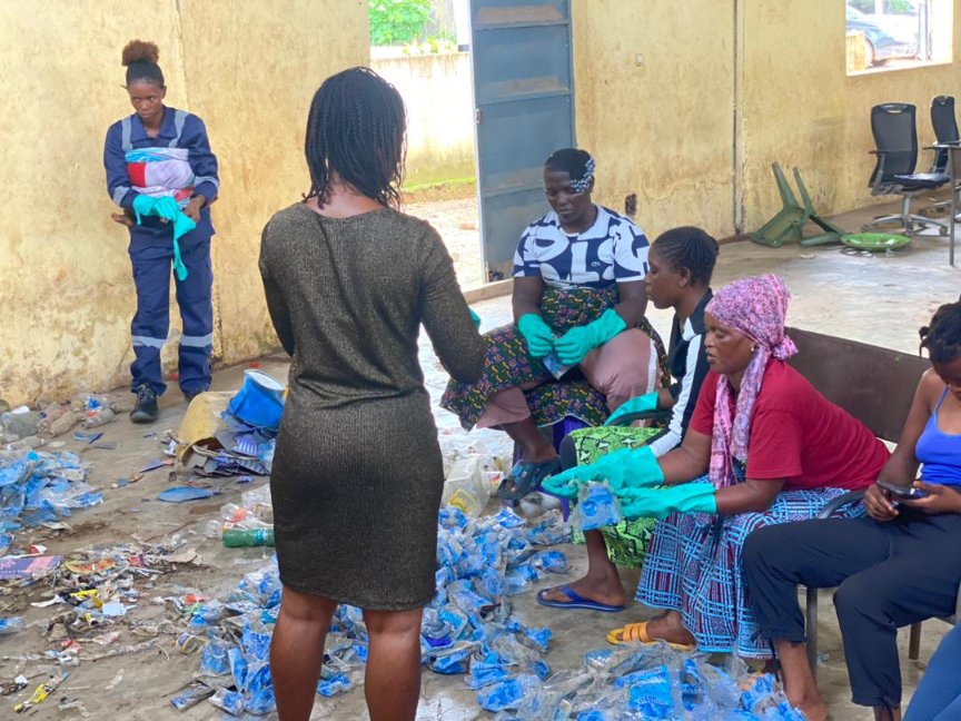 Jamilafondation's tweet photo. 🌟 @JamilaFoundation and sponsor @RioTinto are transforming lives at #SPI_TGC! Young girls are mastering plastic paving, creating opportunities in recycling, paving services, and sustainable materials. Be an industry pioneer!  #EmpowerTheFuture #europeanunion @UN_Enable https://t.co/81KwobFMP7