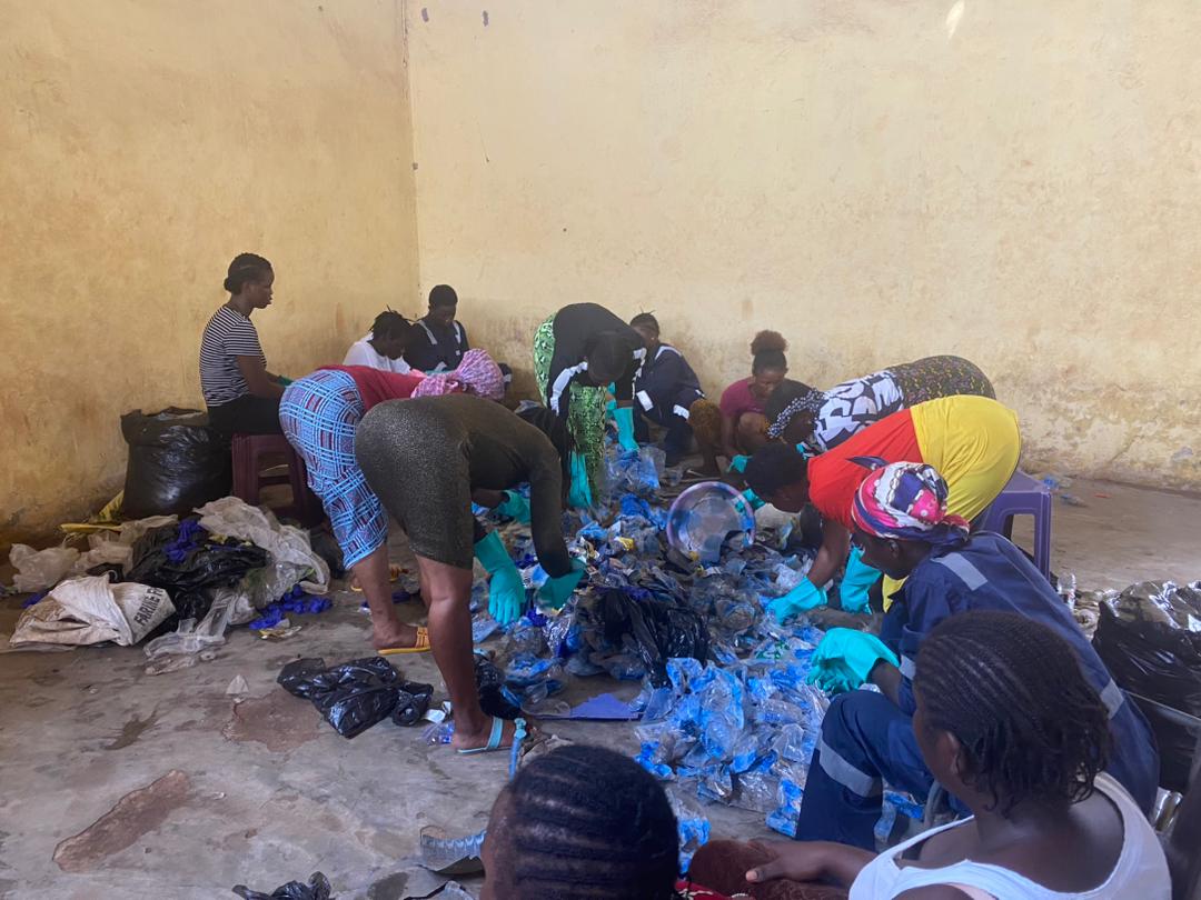 Jamilafondation's tweet photo. 🌟 @JamilaFoundation and sponsor @RioTinto are transforming lives at #SPI_TGC! Young girls are mastering plastic paving, creating opportunities in recycling, paving services, and sustainable materials. Be an industry pioneer!  #EmpowerTheFuture #europeanunion @UN_Enable https://t.co/81KwobFMP7