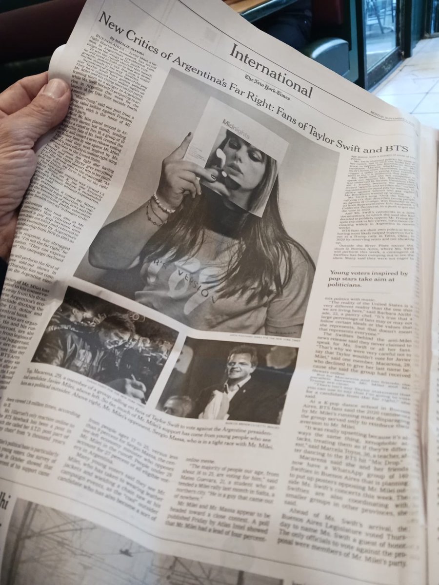 International section of @nytimes 😉 with @nataliealcoba , @jacknicas and @_sarahpabst_
@womenphotograph @FotoFeminas
 @SwiftiesYArg