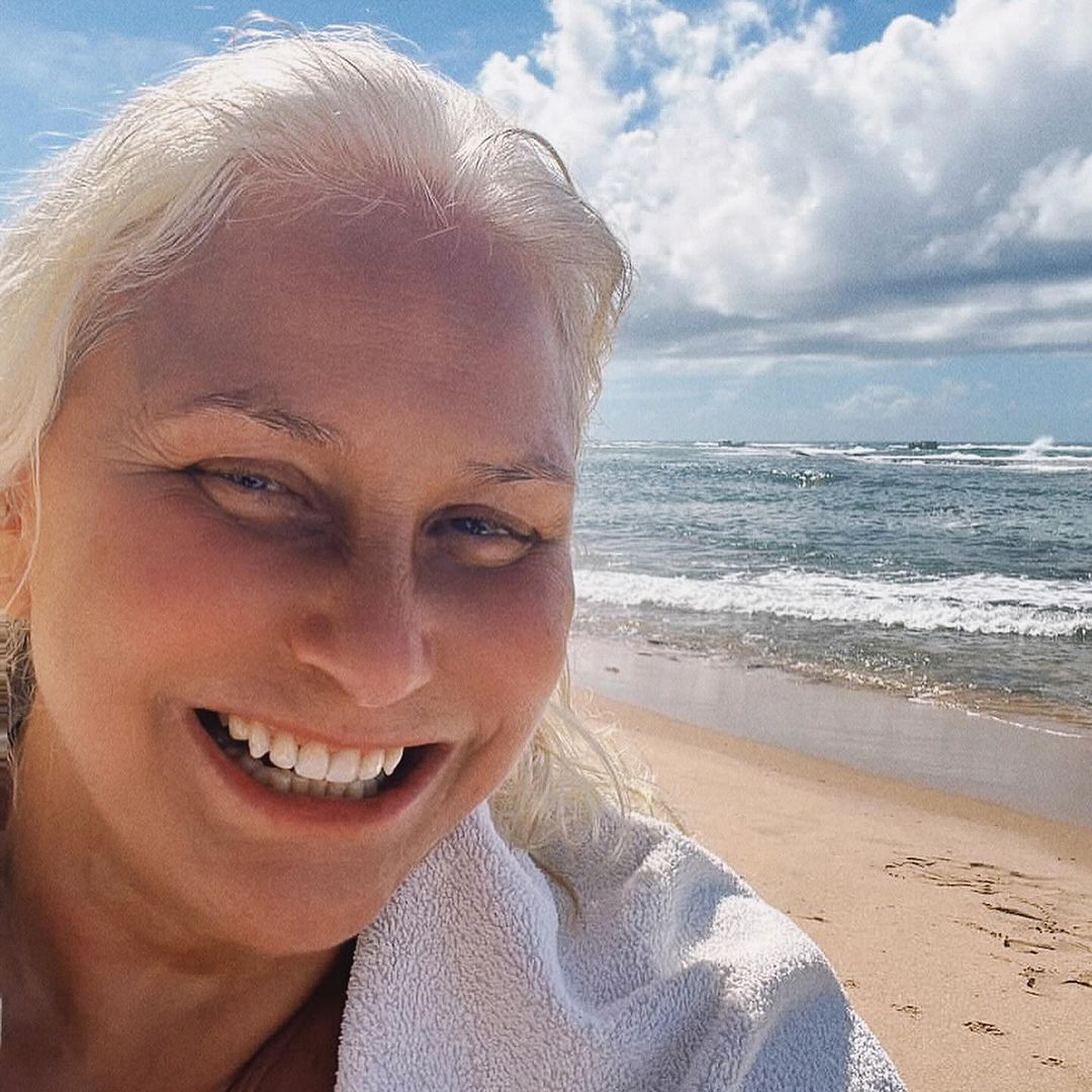 fafadbelem's tweet photo. Quando criança, me mandavam rir mais baixo… depois, já cantora, ouvi de uma pessoa que eu não seria ninguém com aquela gargalhada. Eles não sabiam de nada! Kkkkkk a sorrir eu levo a minha vida, e assim seguirei! Neste Dia Nacional do Riso, meu conselho é: RIAM! 🤣❤️ https://t.co/cd8BKvEzj3