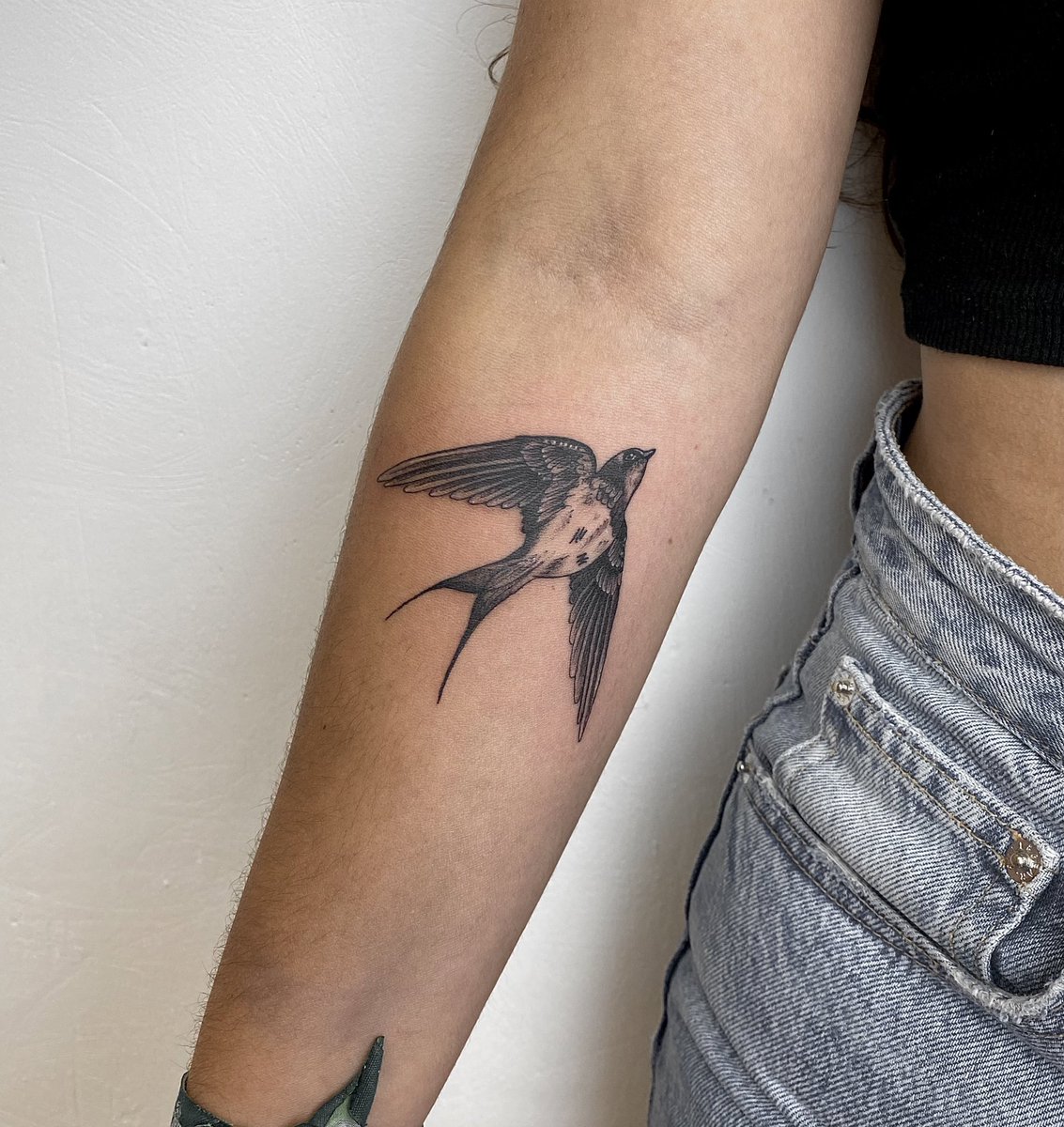 isssacea's tweet photo. hola🧚🏻‍♂️ soy tatuadora en sevilla y cierran el estudio en el que estoy, si alguien sabe de alguno que busque tatuadorx estaría muy agradecida por la información!

estos son algunos de mis trabajitos🫶🏻
más cositas en zeta.tat en el link de abajo

https://t.co/7Ew8wYpFwf https://t.co/0VY1rG8N3l