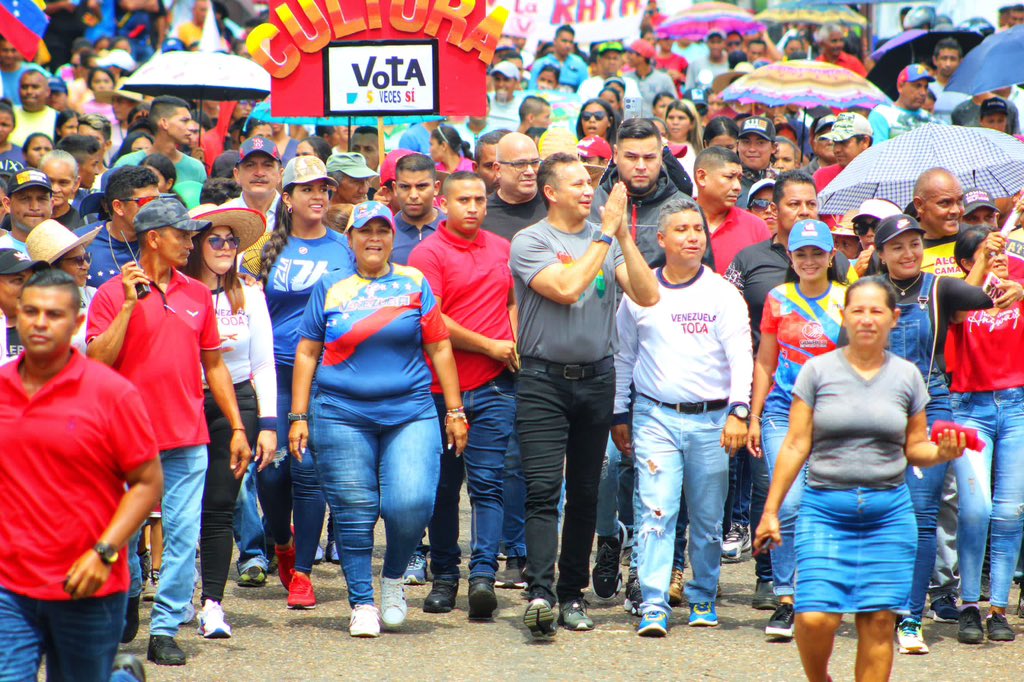 josemvasquez's tweet photo. ¡Venezuela Toda unida por la defensa del Esequibo! Los guariqueños seguiremos la lucha por una causa de amor nacional: la defensa del territorio que por derecho nos corresponde. Hoy el municipio Esteros de Camaguán demostró que dirá #5VecesSí este #3D.

#ElEsequiboEsNuestro https://t.co/0fO6VbQ9A0
