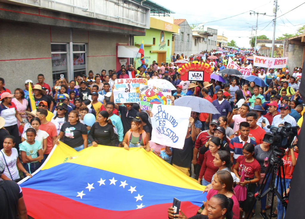 josemvasquez's tweet photo. ¡Venezuela Toda unida por la defensa del Esequibo! Los guariqueños seguiremos la lucha por una causa de amor nacional: la defensa del territorio que por derecho nos corresponde. Hoy el municipio Esteros de Camaguán demostró que dirá #5VecesSí este #3D.

#ElEsequiboEsNuestro https://t.co/0fO6VbQ9A0