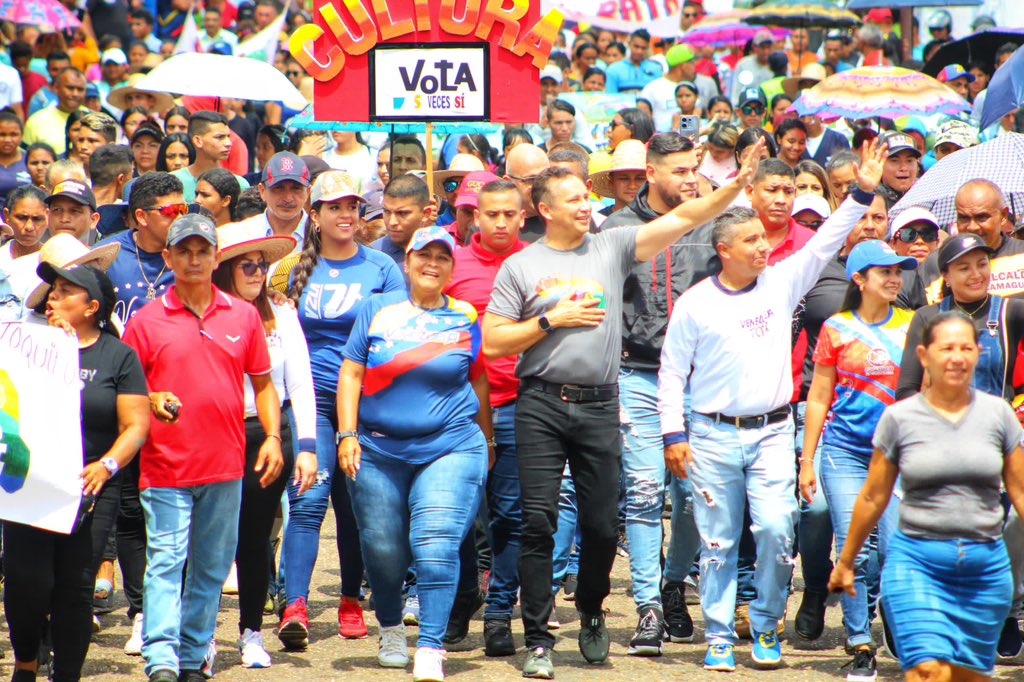 josemvasquez's tweet photo. ¡Venezuela Toda unida por la defensa del Esequibo! Los guariqueños seguiremos la lucha por una causa de amor nacional: la defensa del territorio que por derecho nos corresponde. Hoy el municipio Esteros de Camaguán demostró que dirá #5VecesSí este #3D.

#ElEsequiboEsNuestro https://t.co/0fO6VbQ9A0