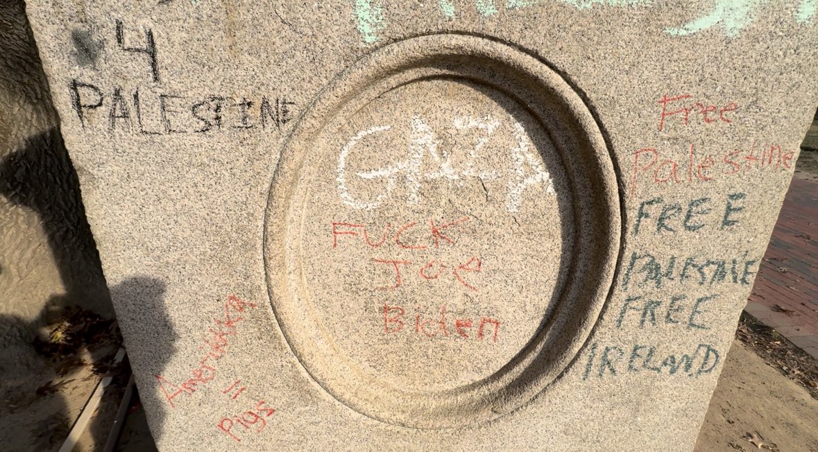 bennyjohnson's tweet photo. MSM is crickets on the radical and violent Pro-Palestine protests at the White House this past weekend.

So I flew to DC to see for myself.

The protesters vandalized the national monument with Anti-Joe Biden slurs. They HATE Joe Biden.

No wonder corporate media won’t cover it, they’re protecting him.