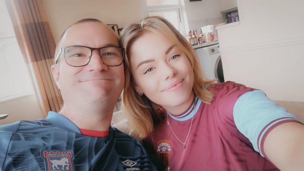 piratesmurf24's tweet photo. This is my best friend, she doesn't use twitter, but I'm alive today because of her, she's the best person I know.
And I'd love to get her a message from @WestHam and especially @_DeclanRice or @jk_rowling if your feel generous
#coyi #westham https://t.co/coQpxrYelP