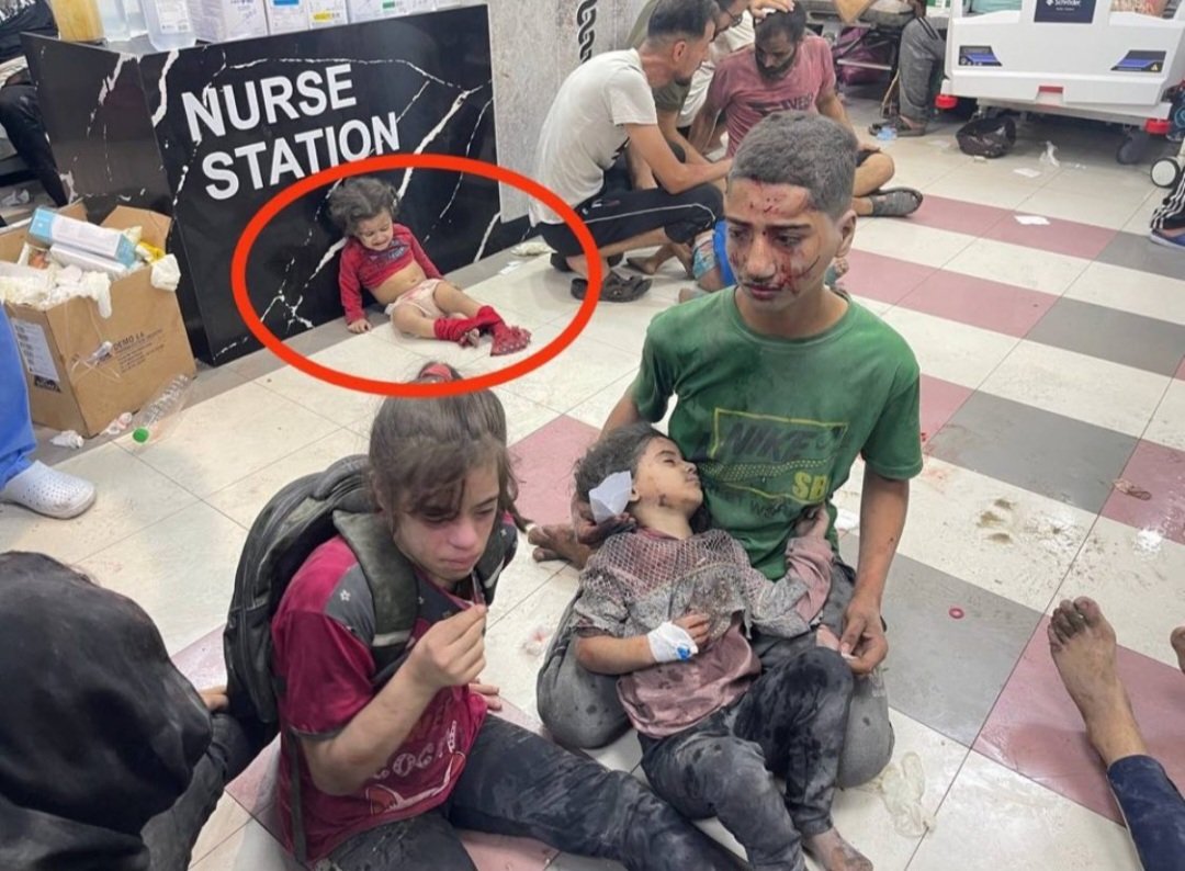 alialghanimi10's tweet photo. 📌 تَخيَّل أَنَّ هذهِ الفتاة الصغيرة هِيَّ ابنتك!!
وحيدة، جريحة، بدون أبٍ أو أم..
📍 هل تغمض لنا عينٌ يا غزّة؟!
يا طبيب من لا طبيب له..
#غزة_العزة
#طوفان_الأقصى
#غزة_تحت_القصف
#غزة_تزحف_الى_القدس
#غزه_تحت_القصف_القدس_تنتفض https://t.co/tRpbYm1Yhn