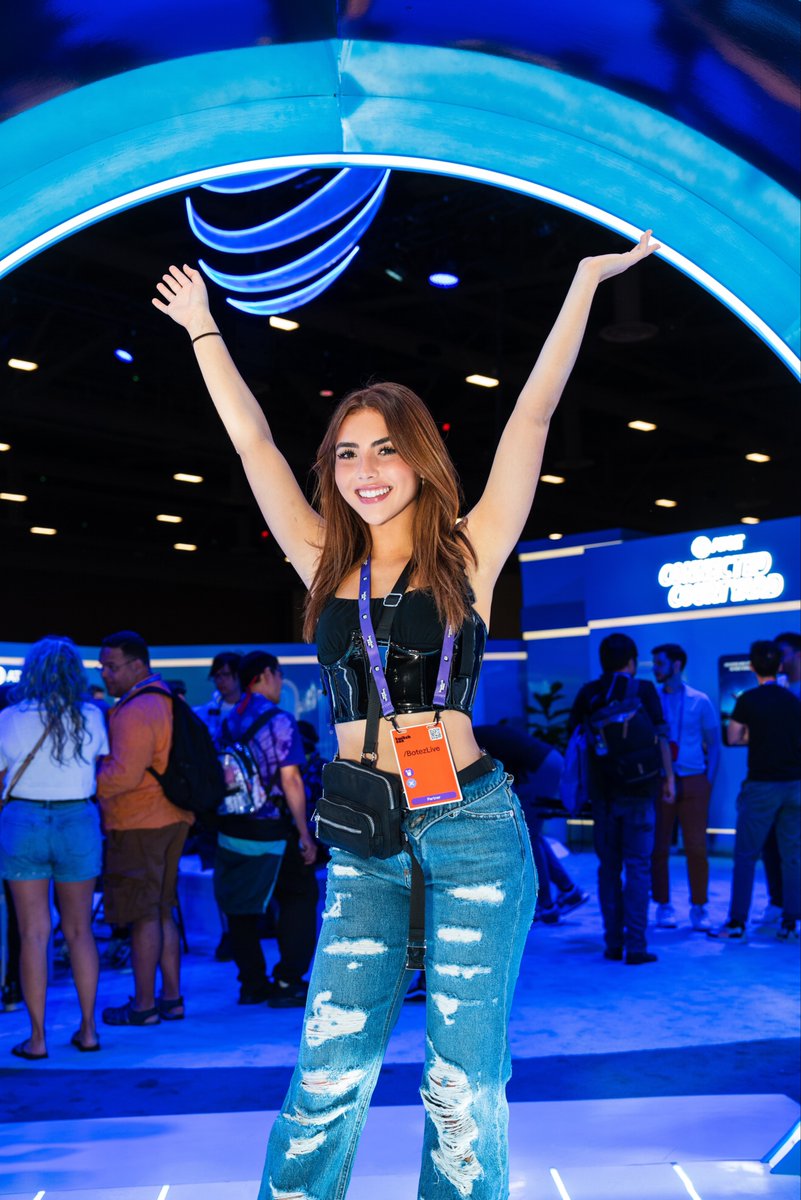 thank you so much to everyone for coming out!! shoutout to @ATT for hosting the best meet and greet at TwitchCon  #attpartner