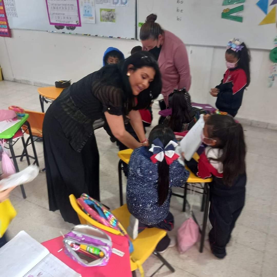 JilotepecSreb's tweet photo. Estimadas Maestras y Maestros, ha sido un honor ser parte de esta excelente Región, conocerles y ser partícipe de su trabajo siempre profesional. Agradezco profundamente su compromiso y dedicación. Les deseo lo mejor en sus futuros desafíos. ¡Hasta pronto, gracias por todo¡ https://t.co/xsff2xmlHJ