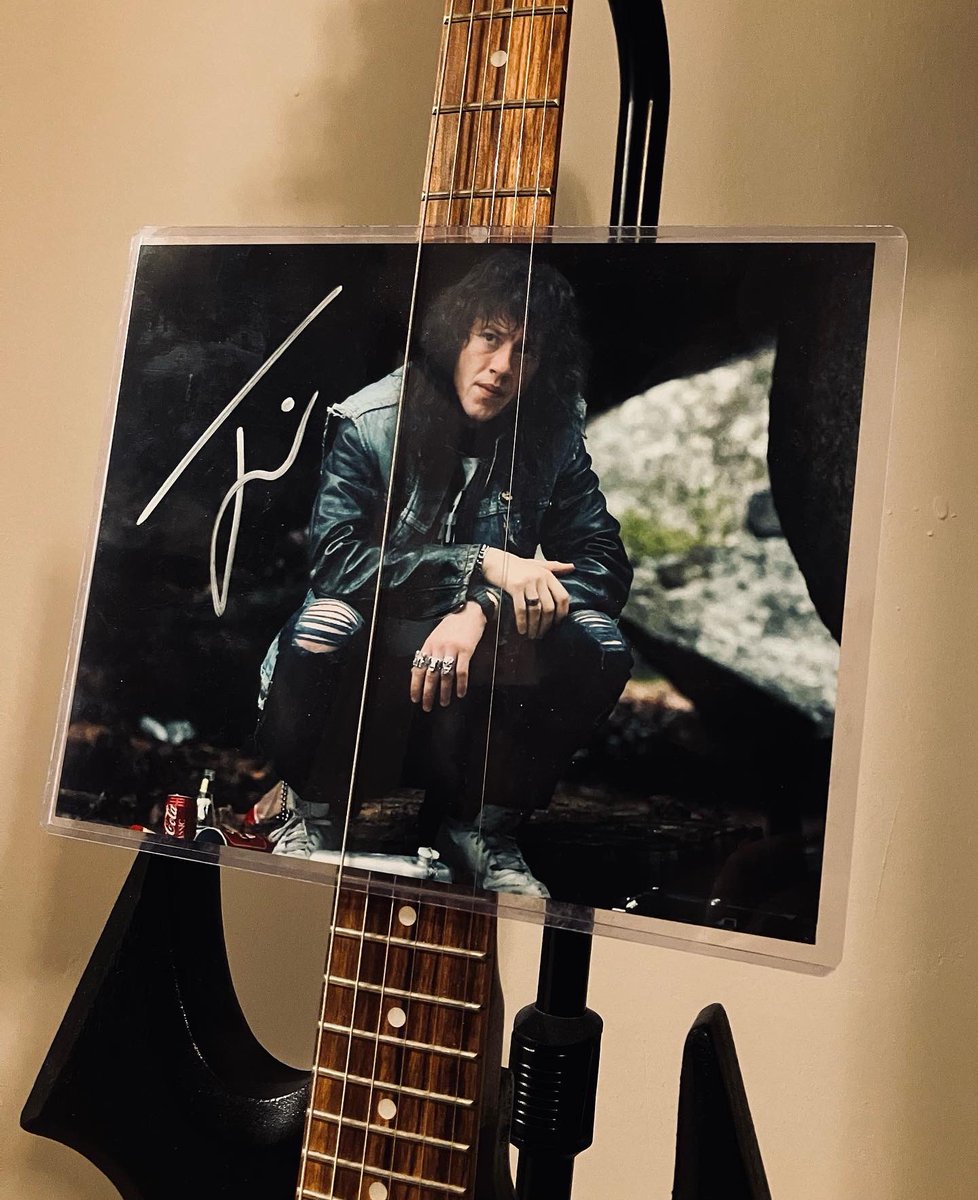 fan_fundraiser's tweet photo. ✨GIVEAWAY✨ 
Win a Joseph Quinn Autograph or other amazing fan-art &amp; items! 

🪧RULES TO ENTER:  

1. follow @fan_fundraiser 
2. share the fundraiser link https://t.co/5eUZkEgdMm
3. Tag me 
4. Use the hashtag #josephquinnchooselovefundraiser 

(Giveaway ends Dec 14th) https://t.co/iAEeiU0poN