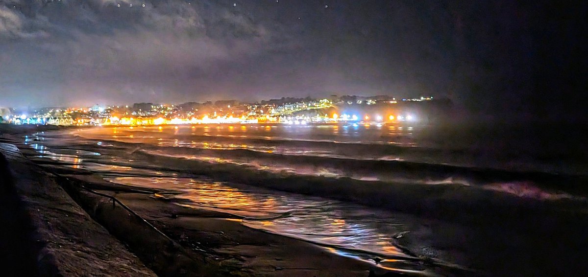 Ballycastle at night #Ballycastle #NorthCoast #CausewayCoast @bbcweather @deric_tv #VMWeather @DiscoverNI @LoveBallymena @WeatherCee @angie_weather @Louise_utv @WeatherAisling @barrabest @Ailser99 @nigelmillen @EventsCauseway @geoff_maskell