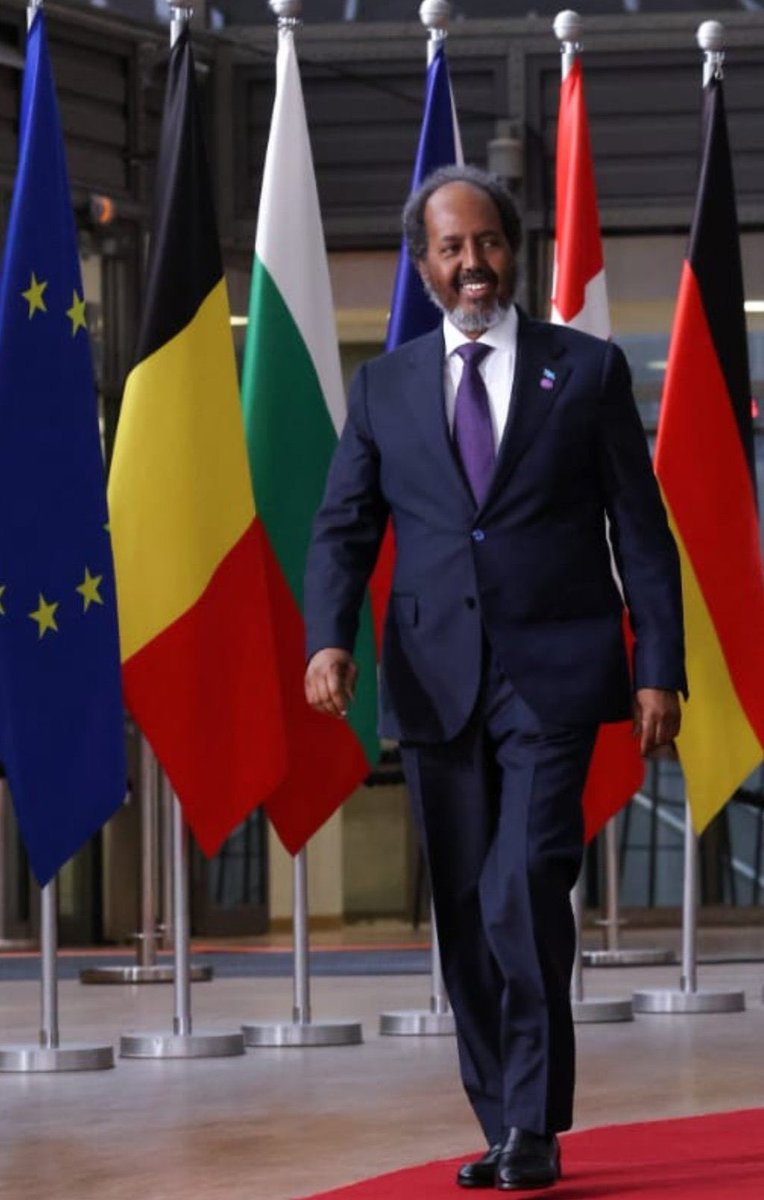IamSindaco's tweet photo. null #POSOM 1pic can sum up all: dedication, hope on the horizon, long awaited light  at the end of z tunnel, circumstances, obstacles, and in search for shoulders to lean on. Somalia is a case study on its own. 🤔 https://t.co/7Su0mZ3pIg