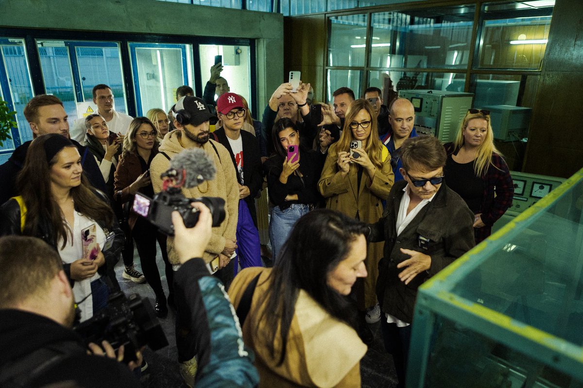 Dragi čovek, Dragan Bjelogrlić odvojio je deo svog vremena da nam približi priču o “Čuvarima formule” Gledajte film, nastavite lančanu reakciju dobrih dela! Hvala vam na ovom ludom provodu u nuklearnom reaktoru u Vinči ⭐️ #cuvariformule