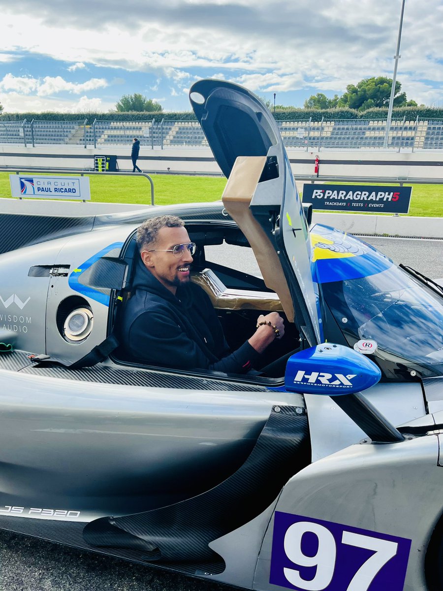 When basketball meets endurance racing 🤙🏀 Thanks @Petr_Cornelie for the visit today during our testing at Paul Ricard ☺️