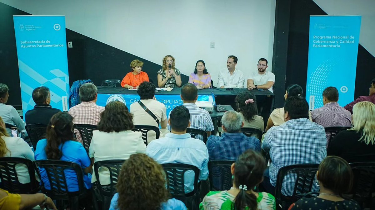 CeciGomezMirada's tweet photo. 🇦🇷 En cada pueblo y ciudad al que llegamos con las capacitaciones del Programa de Gobernanza y Calidad Parlamentaria nos encontramos con representantes comprometidos que buscan mejorar su tarea a través de la formación. https://t.co/lJbh30C2B6