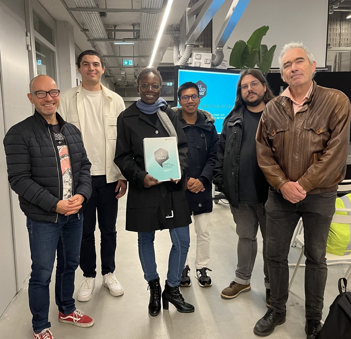 #NMGrandDebat : remise du rapport

Suite du Grand Débat Fabrique nos villes, les membres organisateurs du <a href="/c2dnantes/">Conseil de développement de Nantes Métropole</a> ont répondu présents à l'invitation pour la remise du rapport.