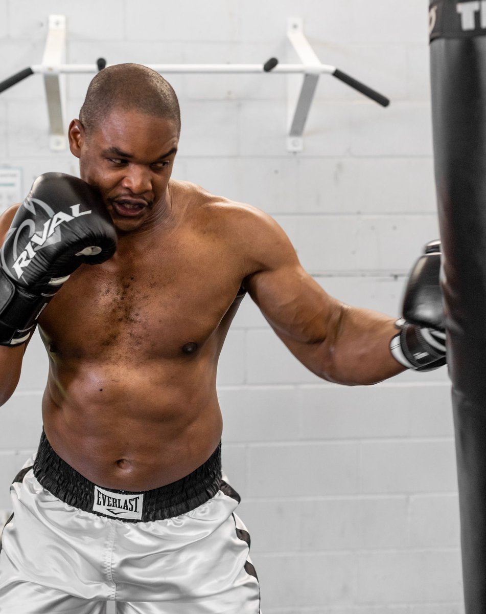 Dec 2,2023 @pickeringcasino come see undefeated prospects #melindawatpool and #heavyweight #jamaican boxer @ricardobrownin action, as both continue their rise to a #worldchampionship,get your tickets now contact #unitedpromotions