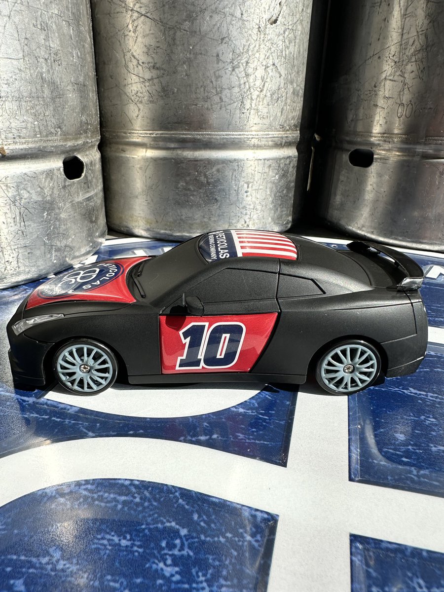 Peticolas's tweet photo. Coolest gift we’ve received all year.
Ready to race. Thanks @ScarSpec https://t.co/xAHxMmypd9