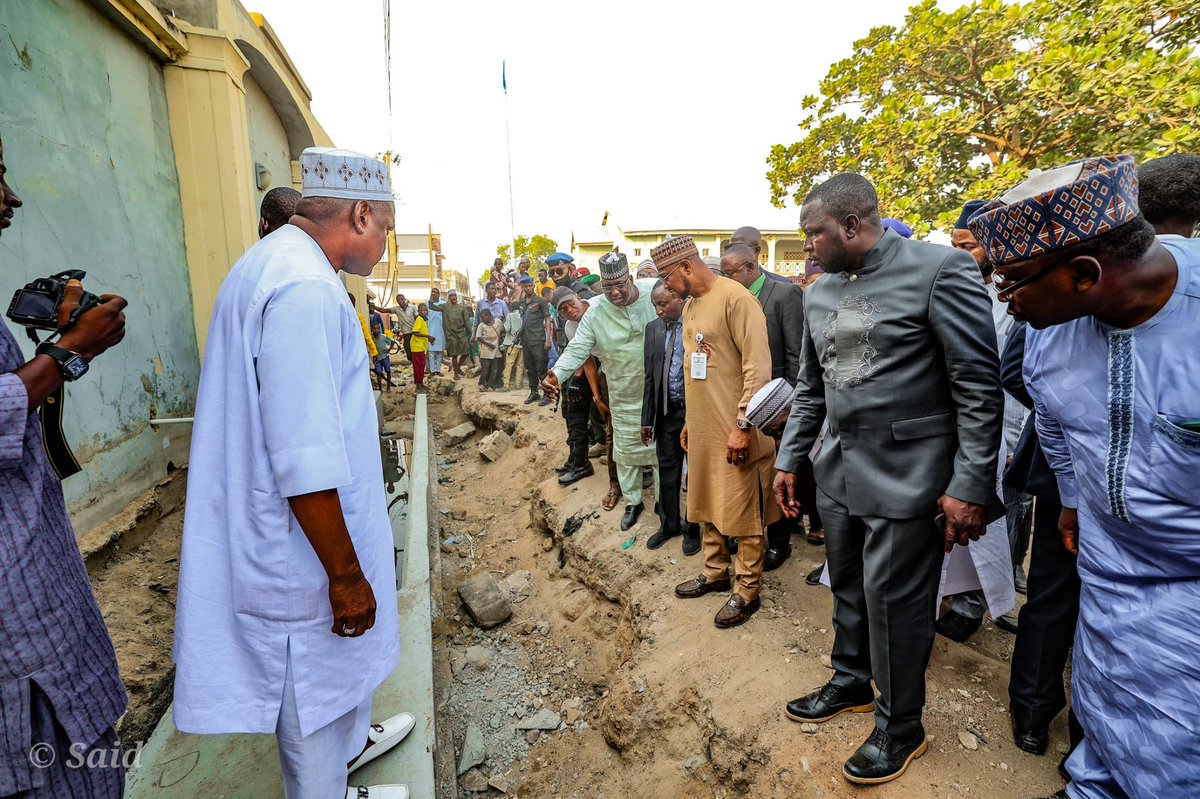 daudalawal_'s tweet photo. Earlier this afternoon in Gusau, I took a tour of the sites of the first phase of major road projects that my administration embarked upon in my few months in office. 

I am satisfied with the speed and quality of work undertaken by the contractors so far. https://t.co/AMTXp65TZb