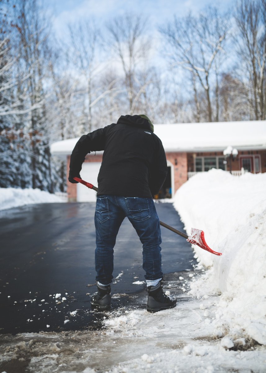 When shovelling your driveways, don’t forget about your seasonal properties. A shovelled and maintained seasonal property gives the illusion someone is there. #SaferAB