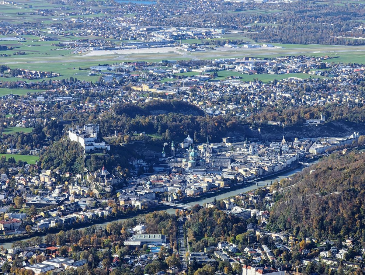 Aussicht vom Gaisberg nach Süden und auf die Stadt Salzburg, Altstadt herangezoomt