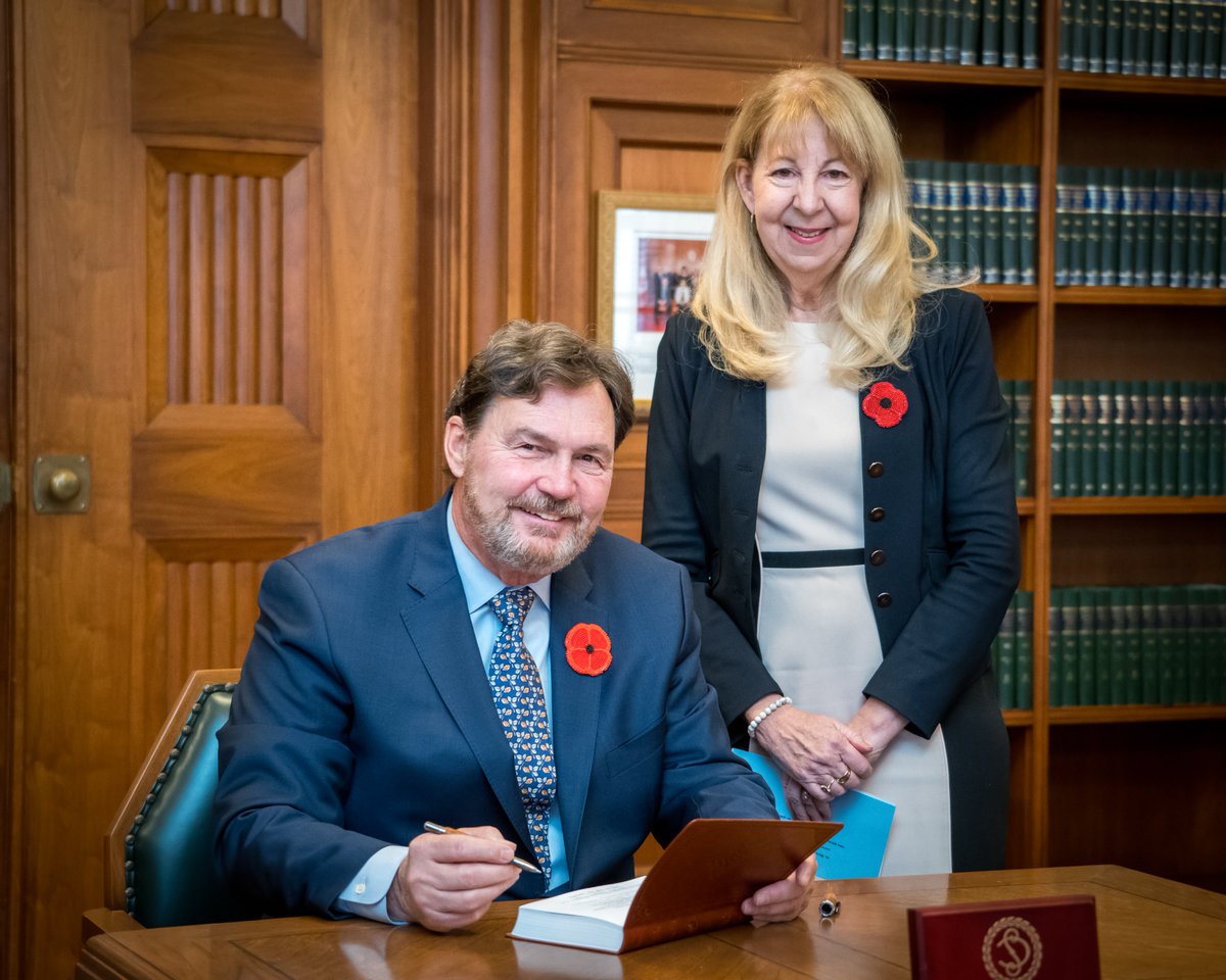 CSC_fra's tweet photo. Aujourd’hui, l’honorable Mary T. Moreau a été assermentée officiellement en tant que juge de la Cour suprême du Canada. La cérémonie privée s’est déroulée à la Cour et a été présidée par le juge en chef Wagner. Consultez la bio de la juge Moreau ici : https://t.co/i2v2PplWK1 https://t.co/M4RYll5n8P