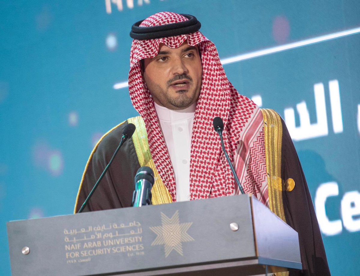 NAUSS_SA's tweet photo. الأمير عبد العزيز بن سعود وزير الداخلية الرئيس الفخري لمجلس وزراء الداخلية العرب رئيس المجلس الأعلى لـ #جامعة_نايف_العربية رعى مساء اليوم الإثنين الحفل السنوي للجامعة وتخريج الدفعة 41 من طلاب وطالبات جامعة نايف العربية.
#الأمير_عبد_العزيز_بن_سعود #الحفل_السنوي_لجامعة_نايف https://t.co/COuoT31PgP
