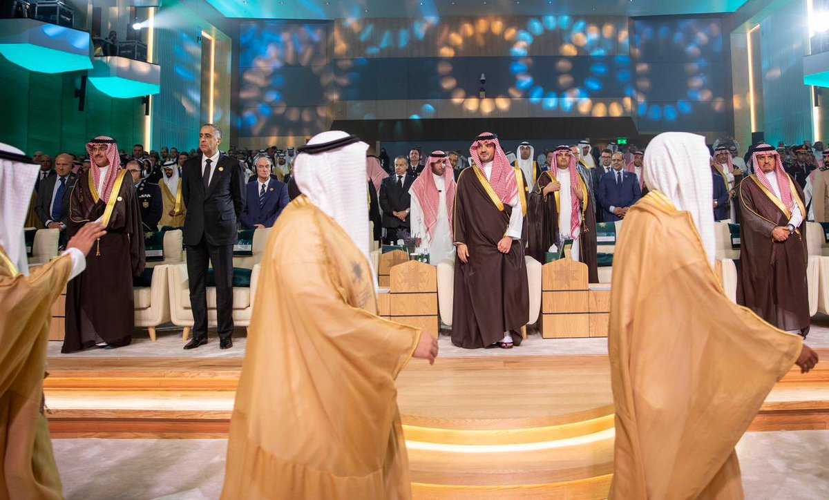 NAUSS_SA's tweet photo. الأمير عبد العزيز بن سعود وزير الداخلية الرئيس الفخري لمجلس وزراء الداخلية العرب رئيس المجلس الأعلى لـ #جامعة_نايف_العربية رعى مساء اليوم الإثنين الحفل السنوي للجامعة وتخريج الدفعة 41 من طلاب وطالبات جامعة نايف العربية.
#الأمير_عبد_العزيز_بن_سعود #الحفل_السنوي_لجامعة_نايف https://t.co/COuoT31PgP