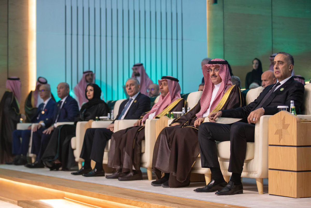 NAUSS_SA's tweet photo. الأمير عبد العزيز بن سعود وزير الداخلية الرئيس الفخري لمجلس وزراء الداخلية العرب رئيس المجلس الأعلى لـ #جامعة_نايف_العربية رعى مساء اليوم الإثنين الحفل السنوي للجامعة وتخريج الدفعة 41 من طلاب وطالبات جامعة نايف العربية.
#الأمير_عبد_العزيز_بن_سعود #الحفل_السنوي_لجامعة_نايف https://t.co/COuoT31PgP