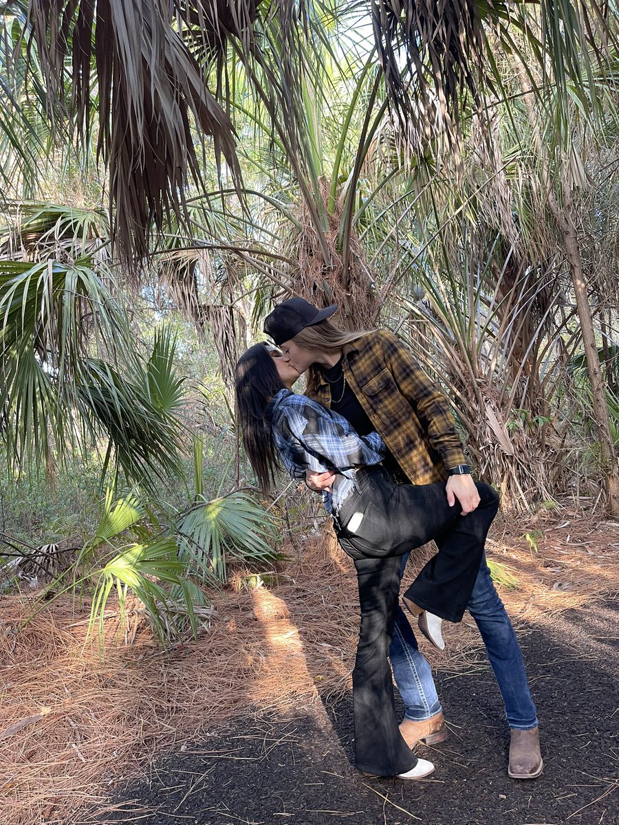 hfarrell15's tweet photo. hey gurllll heyyy, lemme take you out sometime 🥵🤪 #checkyesorno #fineassmfrightdur https://t.co/AHpwJygp43