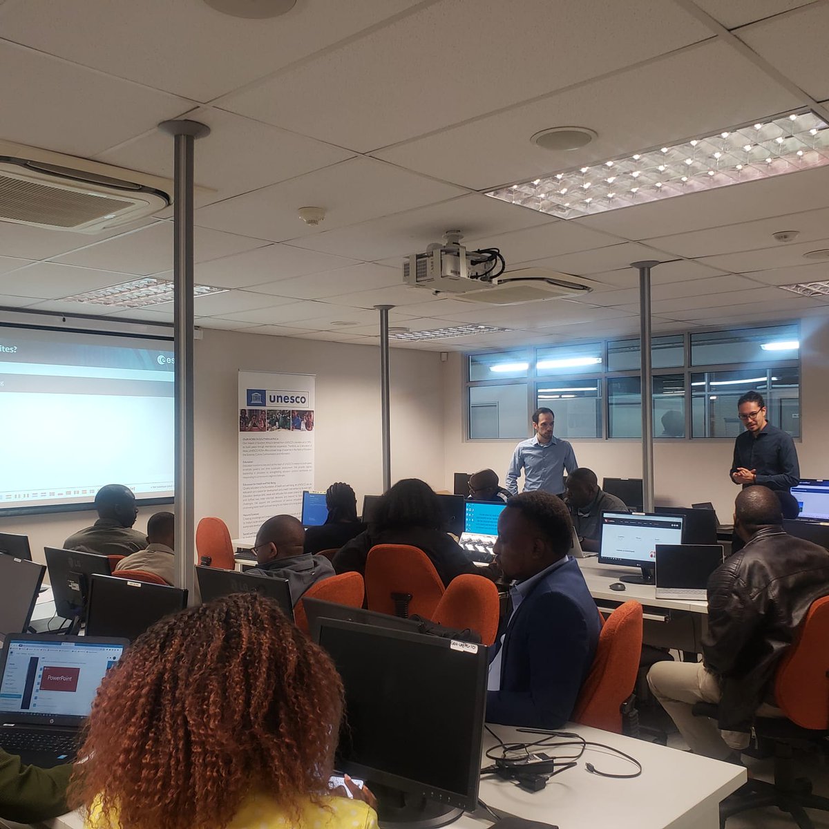 unescoROSA's tweet photo. This week @unescoROSA is leading training on Agricultural Drought Monitoring from Space at the University of Western Cape in support of knowledge exchange &amp; co-development of tools for #disasterriskreduction in #southernAfrica. 

@UNESCO, #beresilient https://t.co/HKf0voN2gl