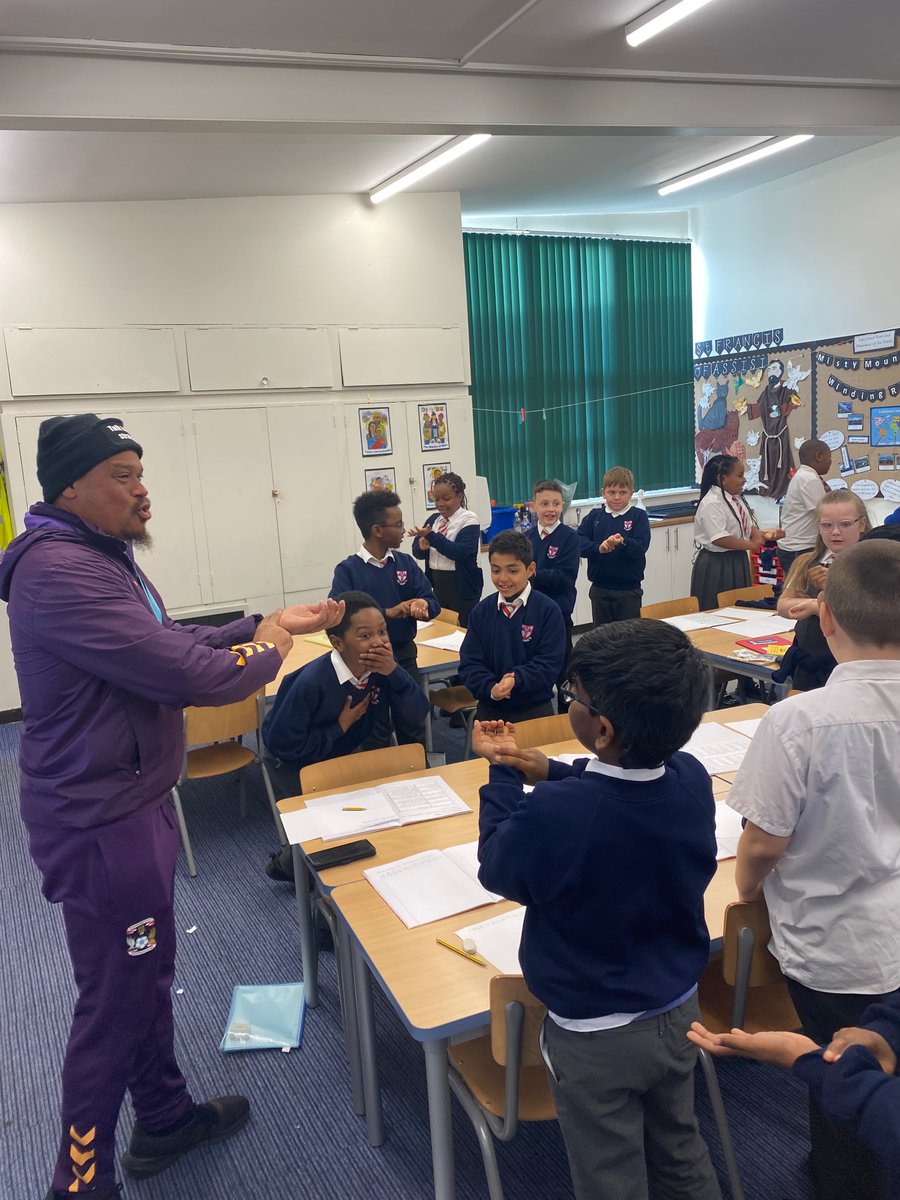 SaintAnnesCPS's tweet image. Y4 loved their workshop with a Sky Blues coach today! #keepingfit