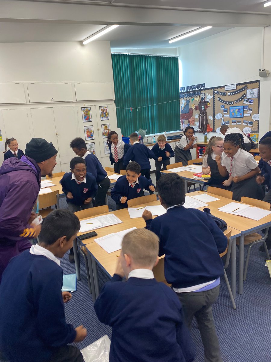 SaintAnnesCPS's tweet image. Y4 loved their workshop with a Sky Blues coach today! #keepingfit