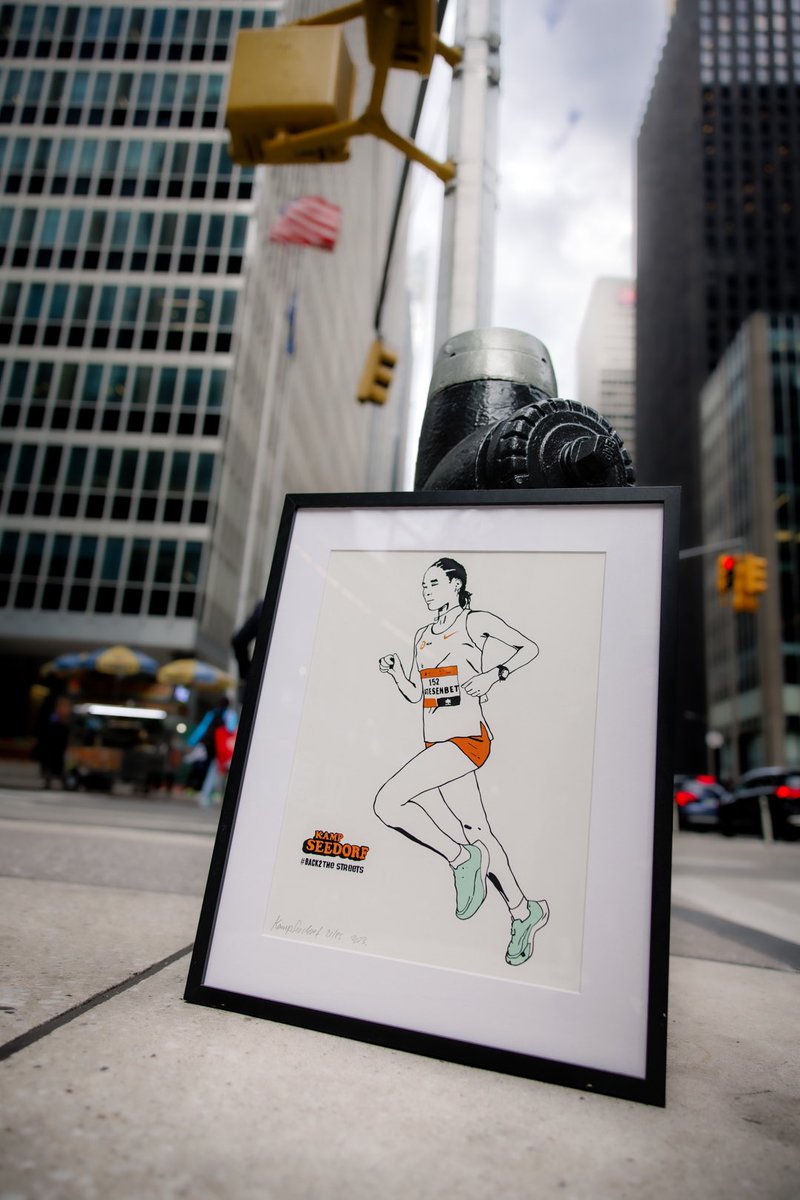 dsmfrunningteam's tweet photo. From NYC to the world. 🗽
Get your piece of history in our webshop: https://t.co/pFHfbznkjJ
#Back2TheStreets https://t.co/ARTbkSdUFa