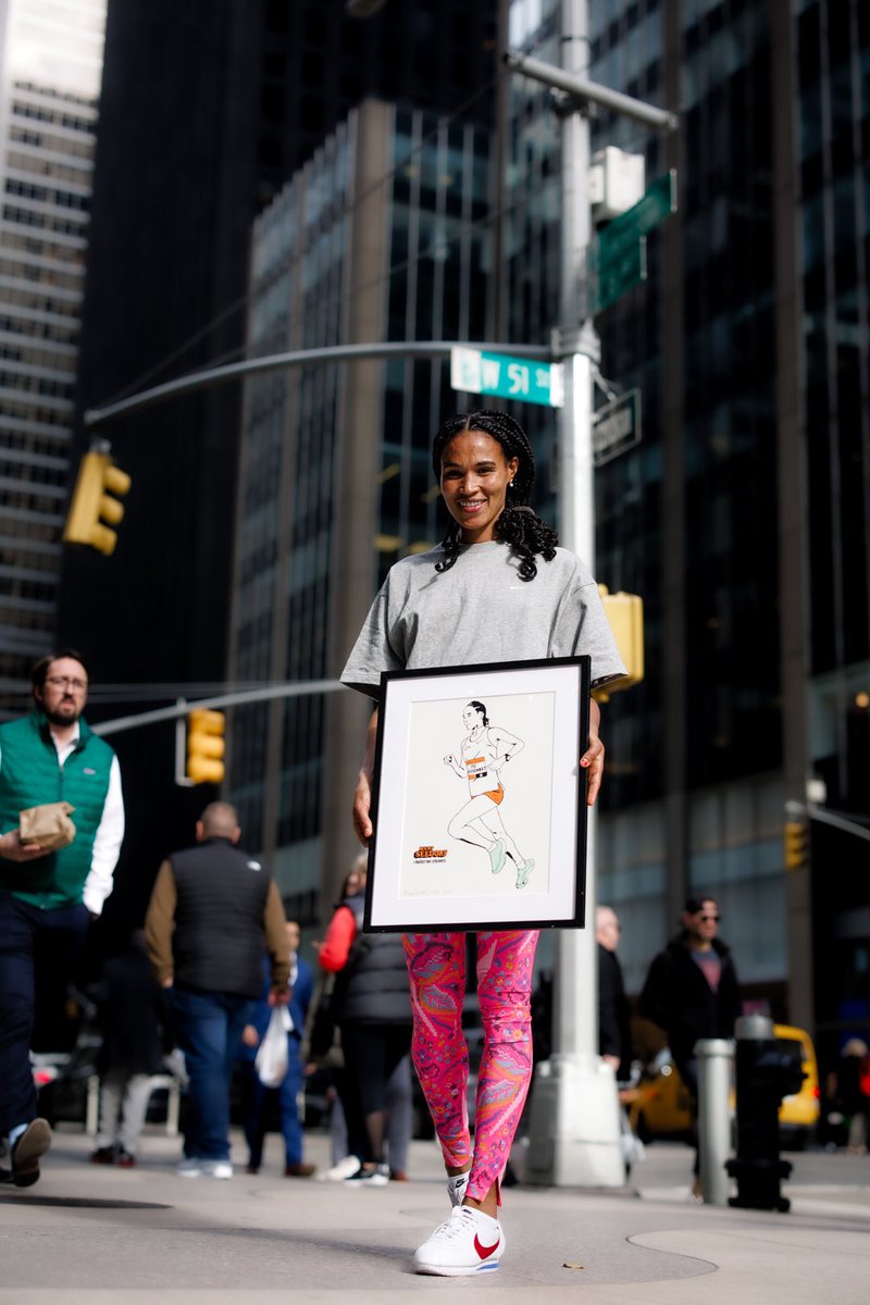 dsmfrunningteam's tweet photo. From NYC to the world. 🗽
Get your piece of history in our webshop: https://t.co/pFHfbznkjJ
#Back2TheStreets https://t.co/ARTbkSdUFa