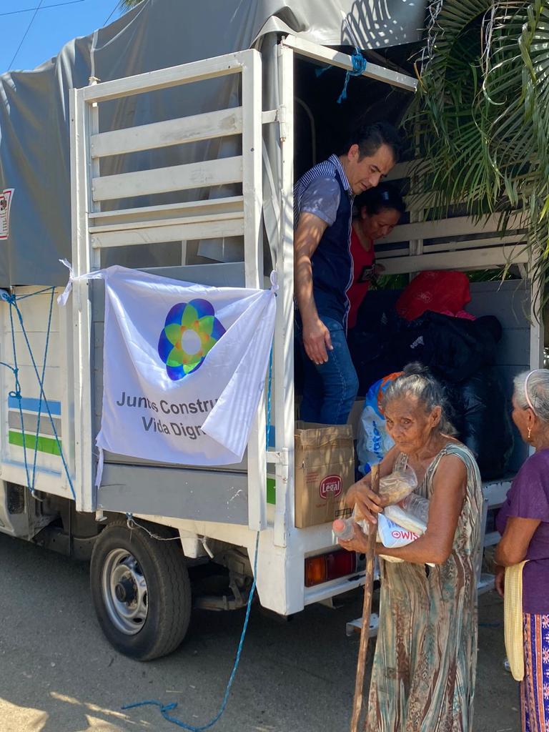 JUCOVID_'s tweet photo. Se logró la entrega de víveres para los damnificados de Guerrero
Agradecemos infinitamente a todos nuestros compañeros por hacerlo posible e invitamos a todos a seguir apoyando a nuestros herman@s.
Estaremos recibiendo sus donativos en la oficina y asambleas.
#SigamosApoyando https://t.co/IB3z8z91Tq