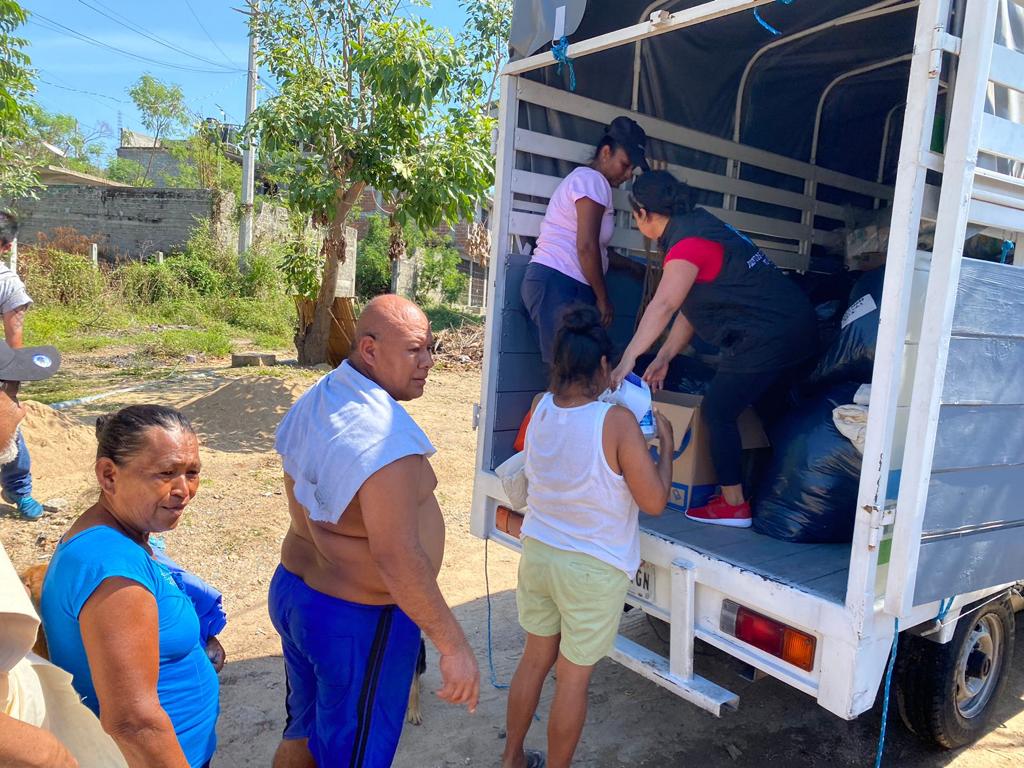 JUCOVID_'s tweet photo. Se logró la entrega de víveres para los damnificados de Guerrero
Agradecemos infinitamente a todos nuestros compañeros por hacerlo posible e invitamos a todos a seguir apoyando a nuestros herman@s.
Estaremos recibiendo sus donativos en la oficina y asambleas.
#SigamosApoyando https://t.co/IB3z8z91Tq