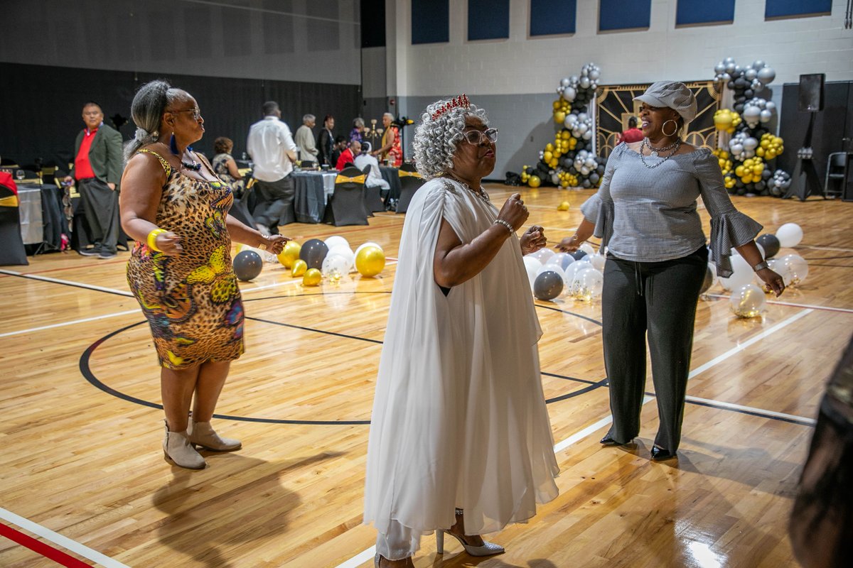 MyClearwater's tweet photo. Recently the North Greenwood Recreation Center hosted a senior prom ✨The recreation center was transformed into an elegant reception venue. The glamorous older adults graced the event with their stunning attire, and the night was filled with fine dining and dancing. https://t.co/fRLCM2cYN8