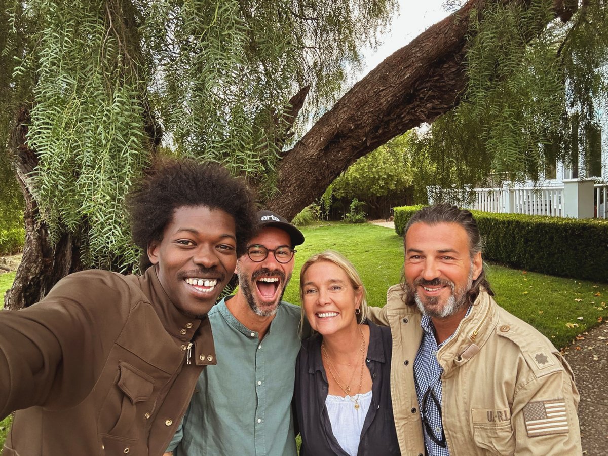 BohemiaSuites's tweet photo. Continuamos nuestro viaje por EEUU 🇺🇸 hasta el Condado de Sonoma, en California, famoso en todo el mundo por sus vinos, sus impresionantes paisajes y sus bodegas.🍷 Una de esas joyas es #BlueFarm, fundada en 2001 por Anne Moller-Racke. 🍇 https://t.co/pHldfY0fl5